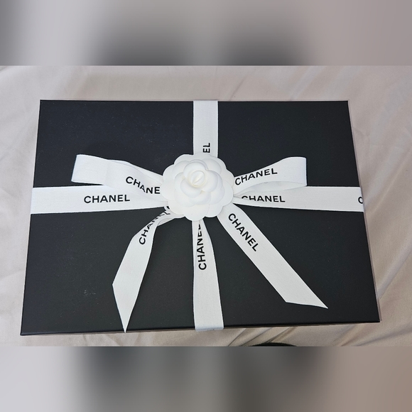 Chanel 24C Medium Clutch Case w/Pouch - Picture 4 of 9